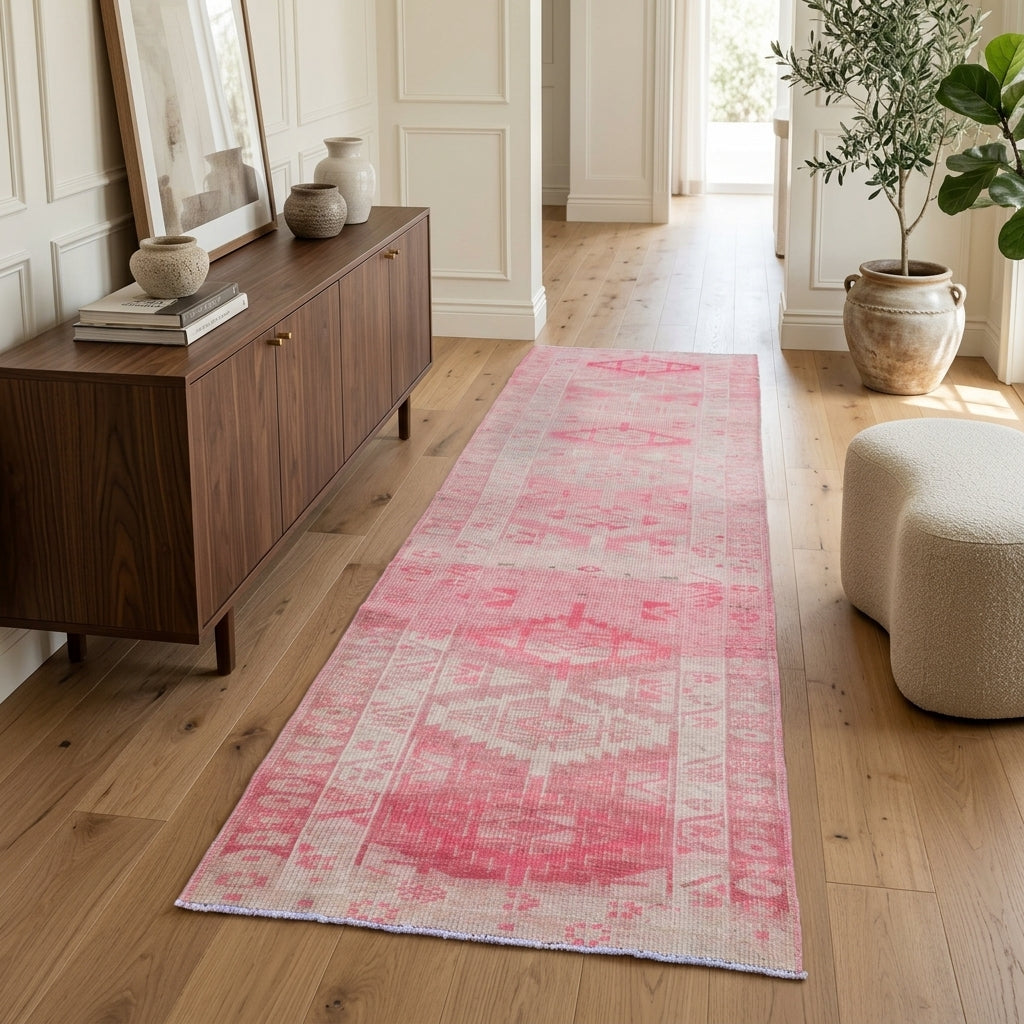 Ikat pattern on the Dilsever vintage runner rug – handmade in Anatolia, Turkey