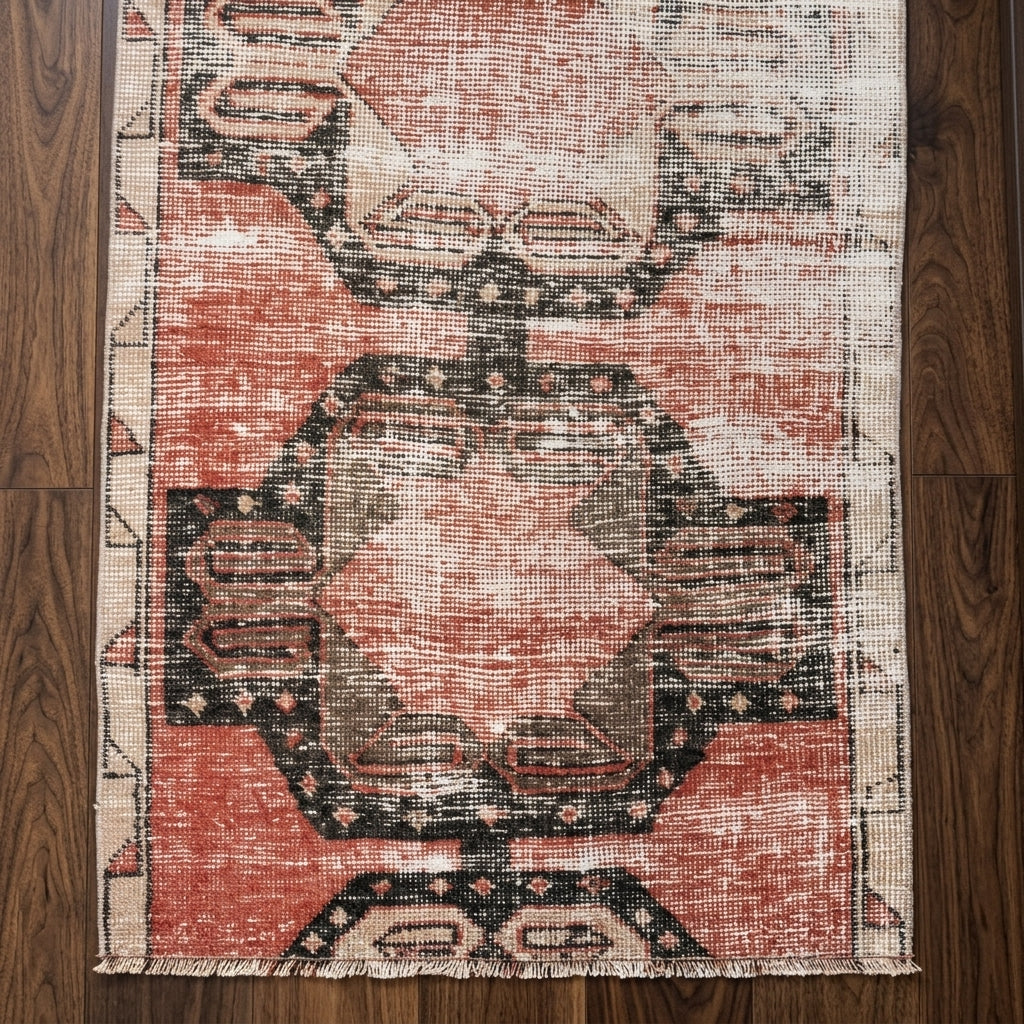 Oriental pattern on the Dilsema distressed vintage runner rug – handmade in Anatolia, Turkey