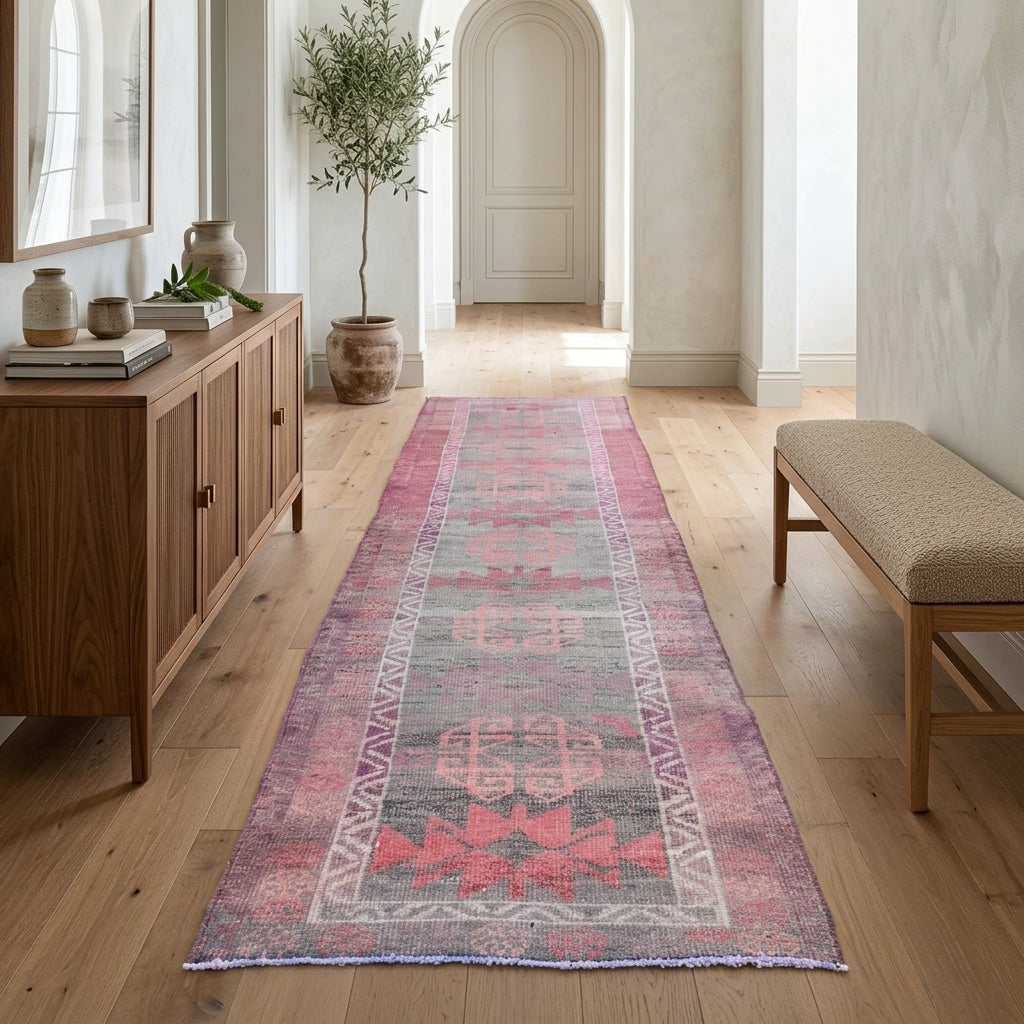 Oriental pattern on the Delphipetra vintage runner rug – handmade in Anatolia, Turkey