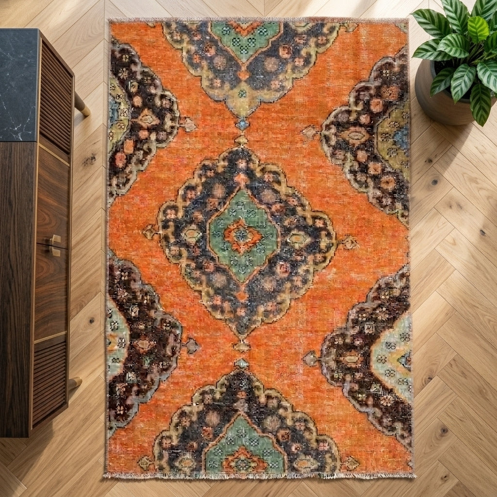 Oriental pattern on the Creneis vintage runner rug – handmade in Anatolia, Turkey
