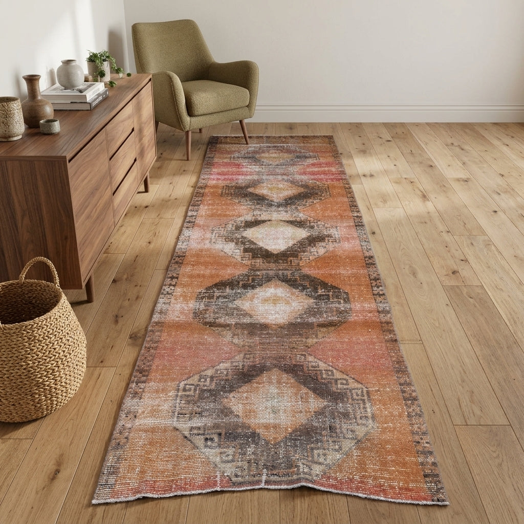 Geometric pattern on the Ceylanefruz vintage runner rug – handmade in Anatolia, Turkey