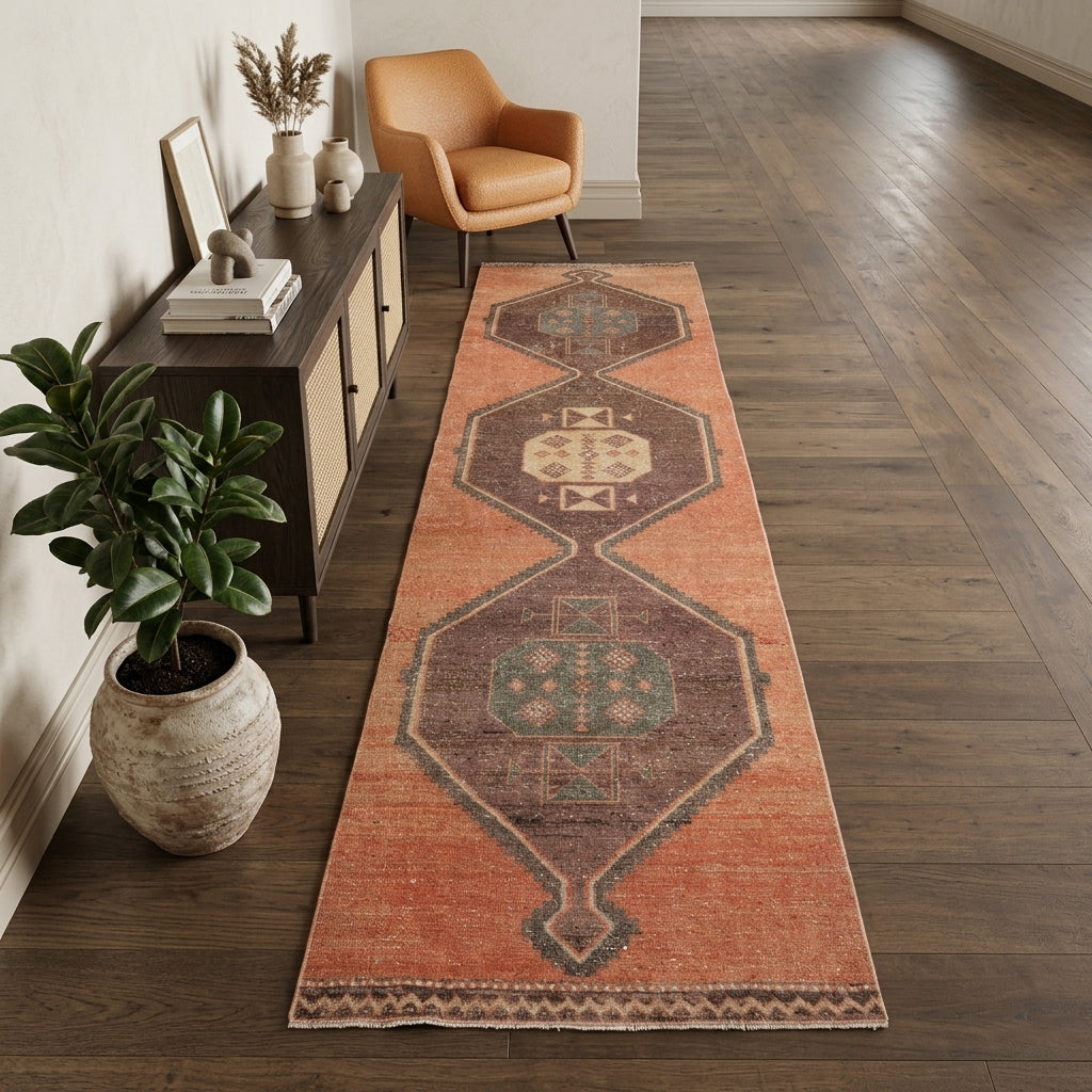 Geometric pattern on the Cerendeniz vintage runner rug – handmade in Anatolia, Turkey