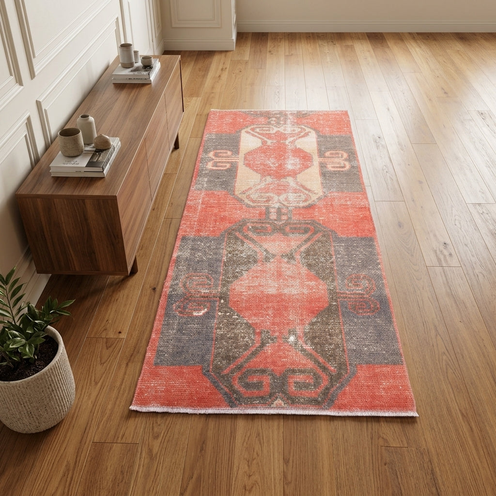 Tribal pattern on the Nausotima vintage runner rug – handmade in Anatolia, Turkey