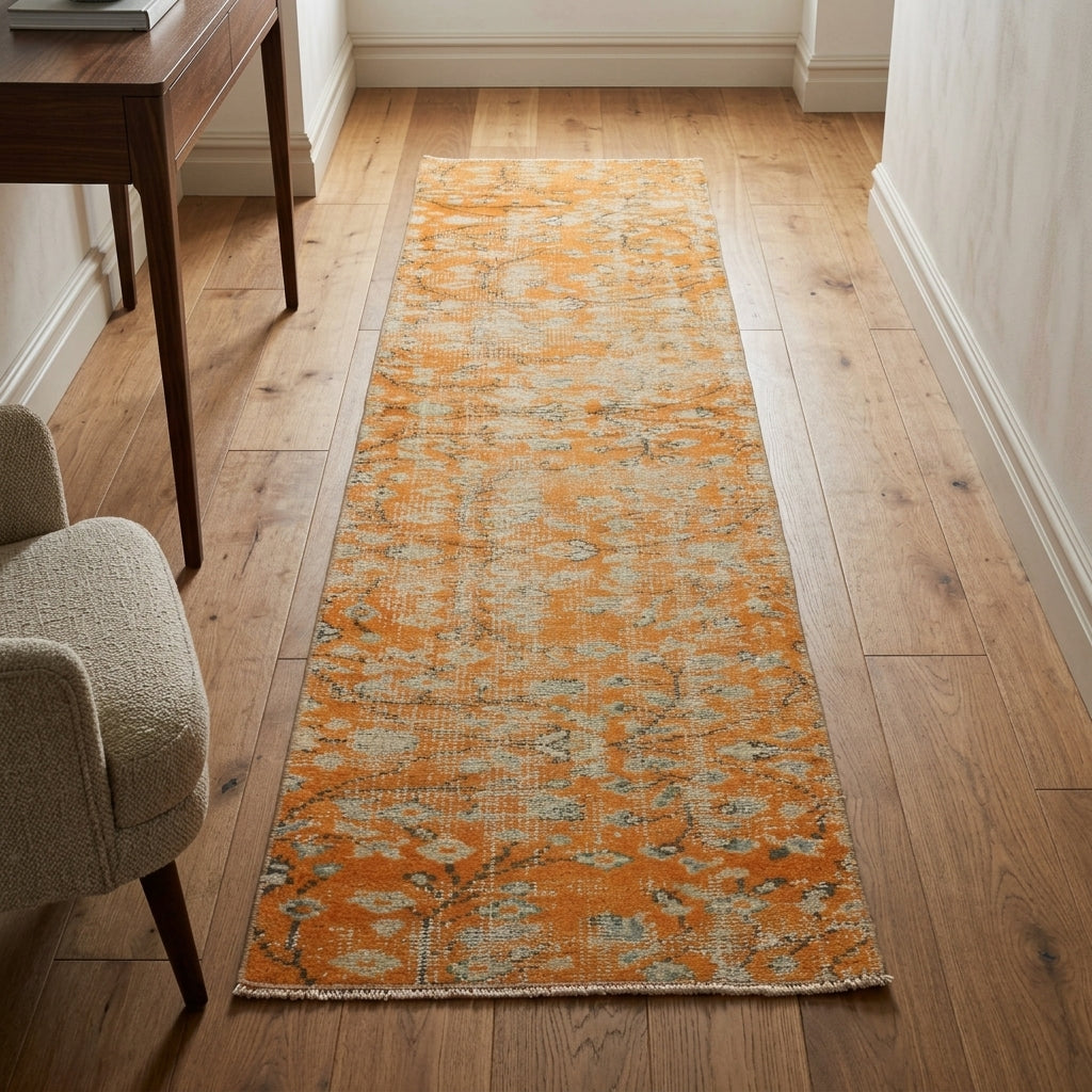 Floral pattern on the Hilalcihan vintage runner rug – handmade in Anatolia, Turkey