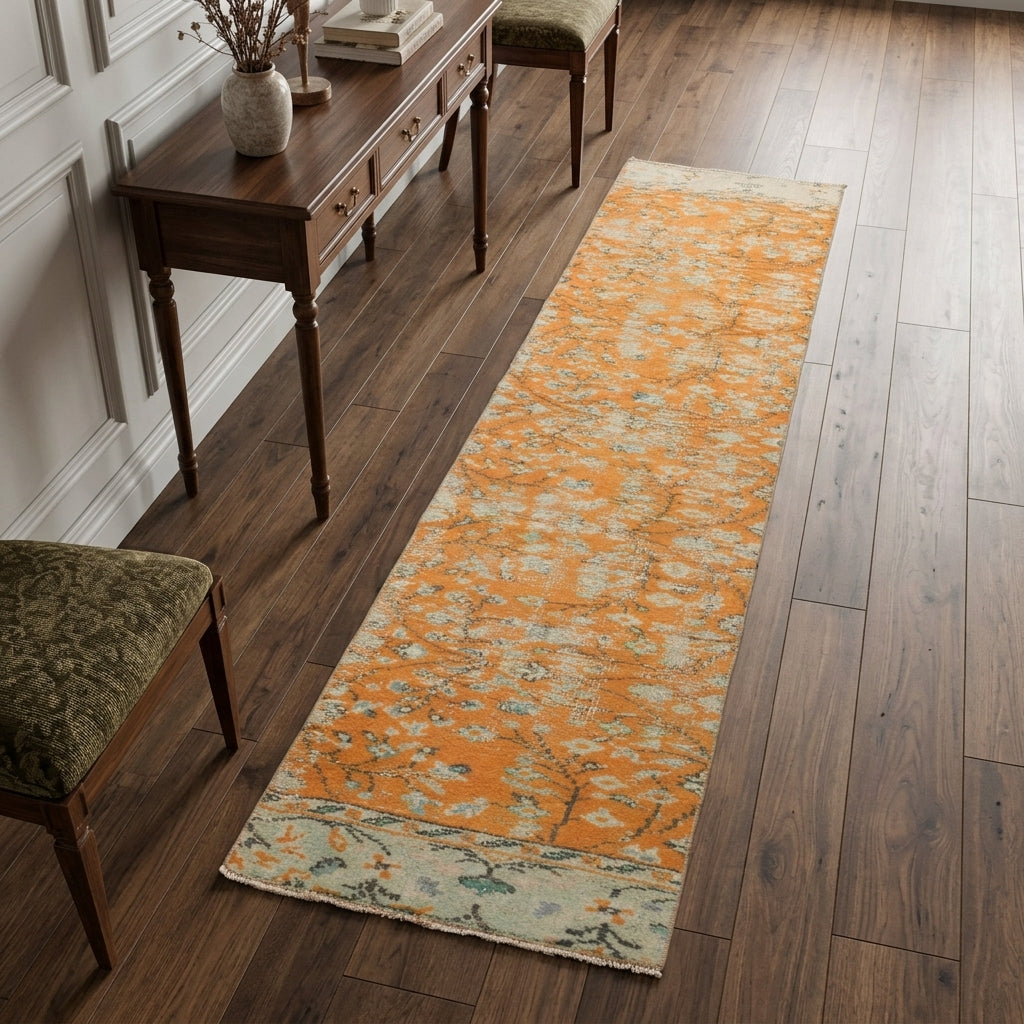 Floral pattern on the Hemerosthene vintage runner rug – handmade in Anatolia, Turkey
