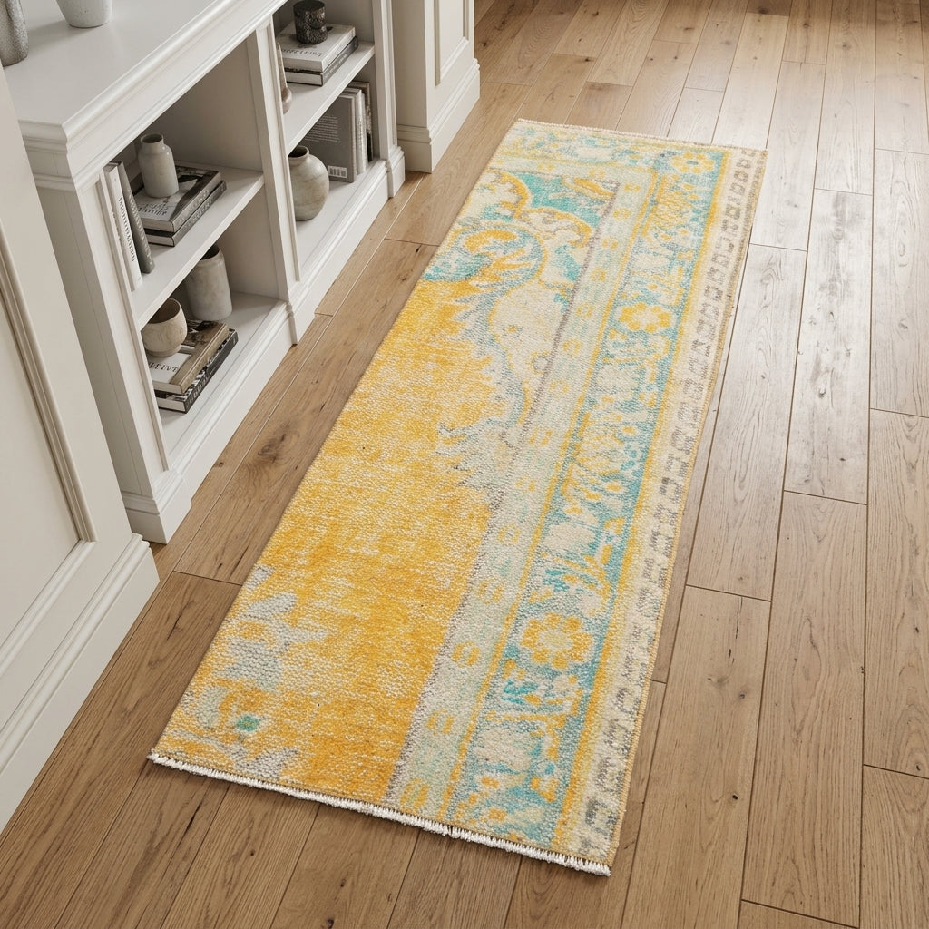 Oriental pattern on the Nausokrateia vintage area rug – handmade in Anatolia, Turkey