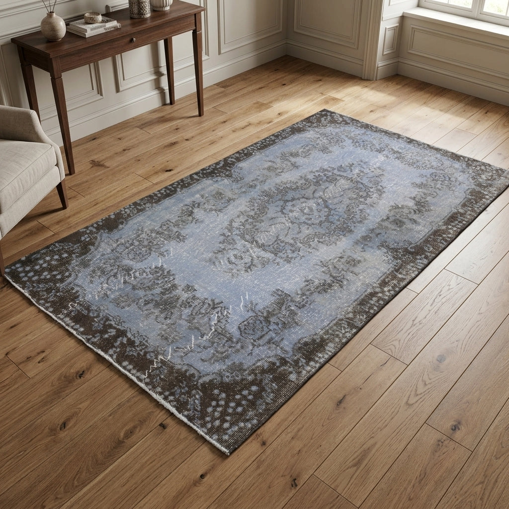 Oriental pattern on the Nesterenperi vintage area rug – handmade in Anatolia, Turkey