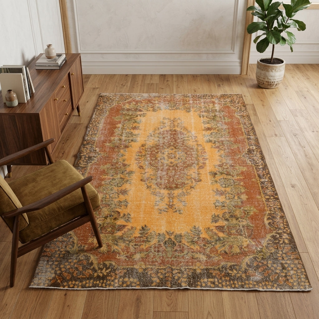Oriental pattern on the Aretepeia vintage area rug – handmade in Anatolia, Turkey