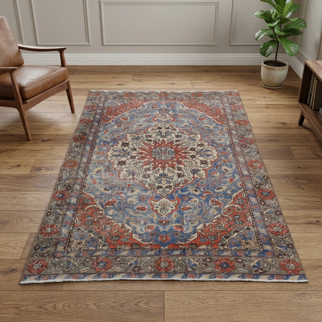 Oriental pattern on the Akikbike vintage area rug – handmade in the Persian region