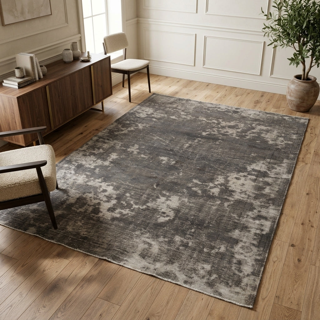 Abstract pattern on the Yagmurisik distressed vintage area rug – handmade in Anatolia, Turkey