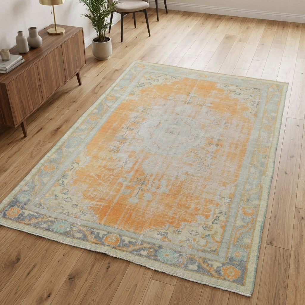 Oriental pattern on the Cyrene vintage area rug – handmade in Anatolia, Turkey
