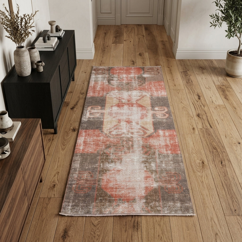 Oriental pattern on the Naksbahar vintage runner rug – handmade in Anatolia, Turkey