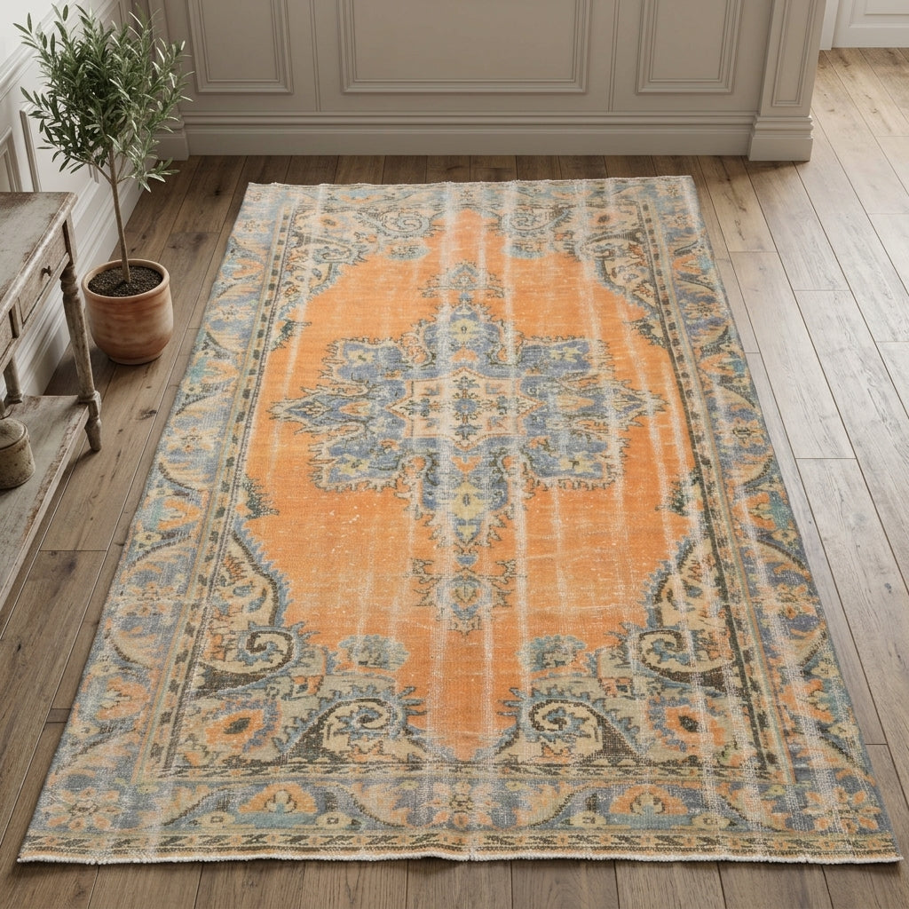 Oriental pattern on the Kyanope vintage area rug – handmade in Anatolia, Turkey