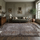 Oriental pattern on the Baharpare vintage area rug – handmade in Anatolia, Turkey