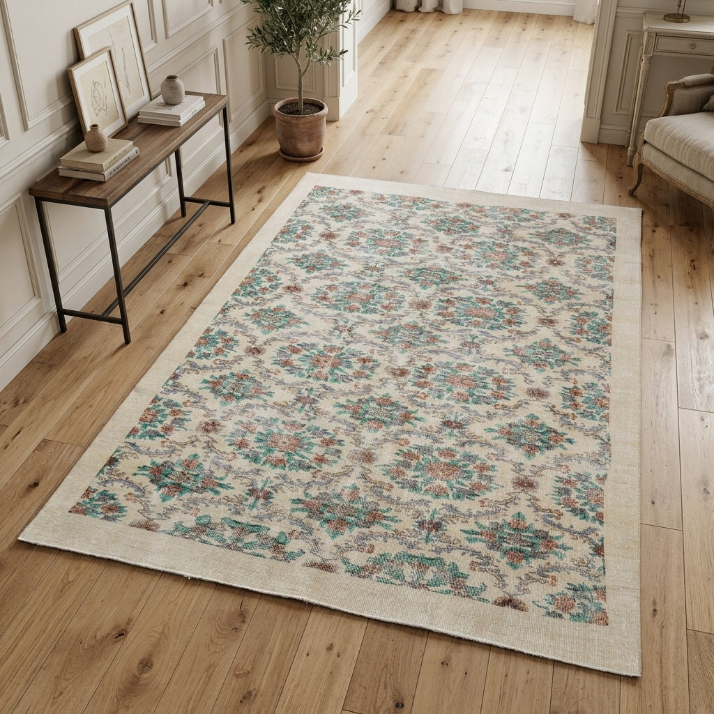 Floral pattern on the Pembeter vintage area rug – handmade in Anatolia, Turkey