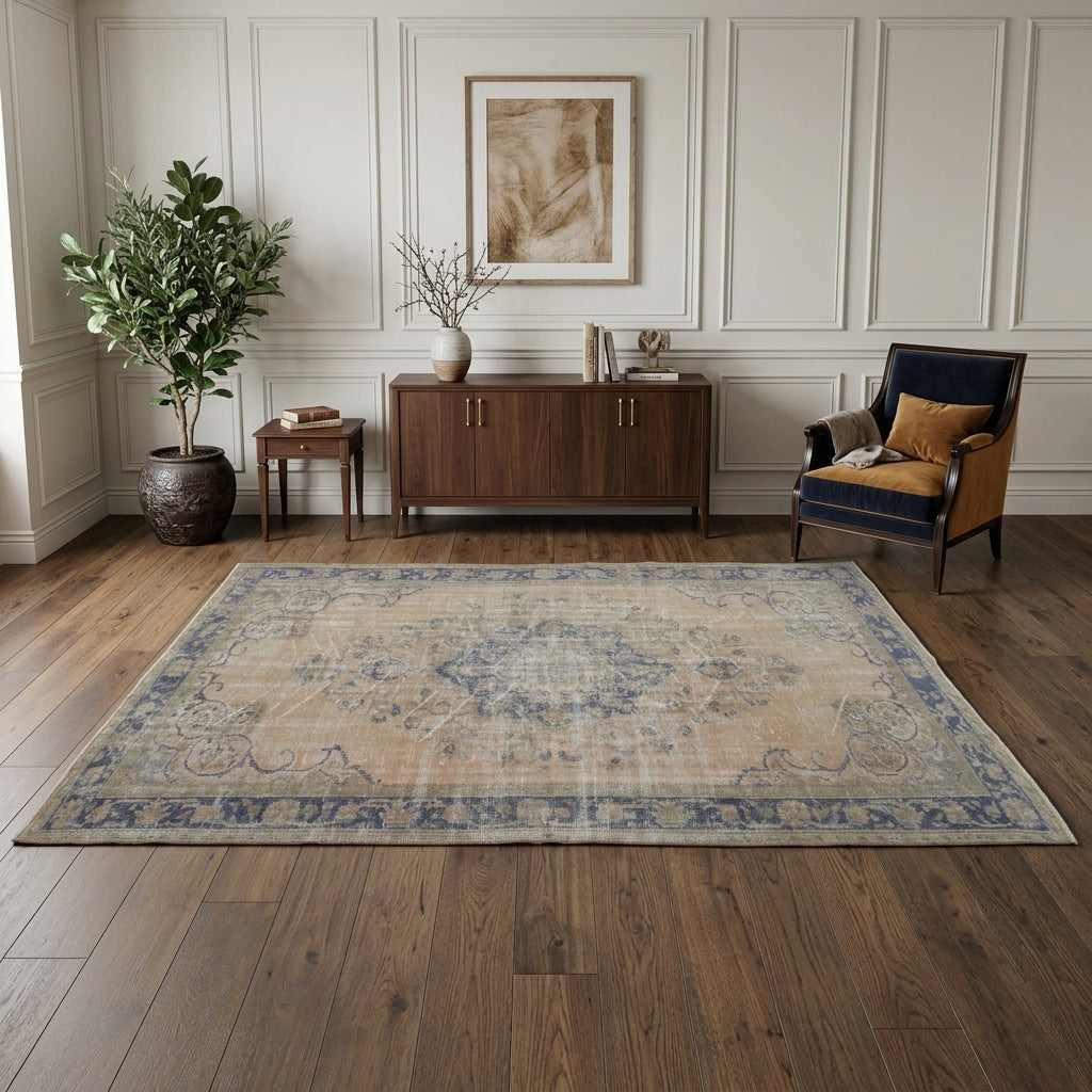 Oriental pattern on the Nuraynaz vintage area rug – handmade in Anatolia, Turkey