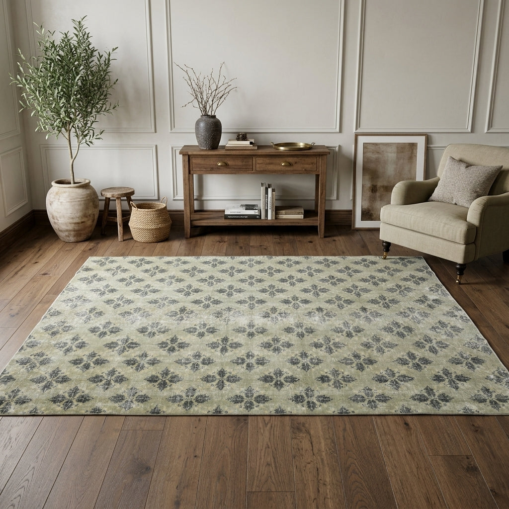 Ikat pattern on the Nevpezir vintage area rug – handmade in Anatolia, Turkey