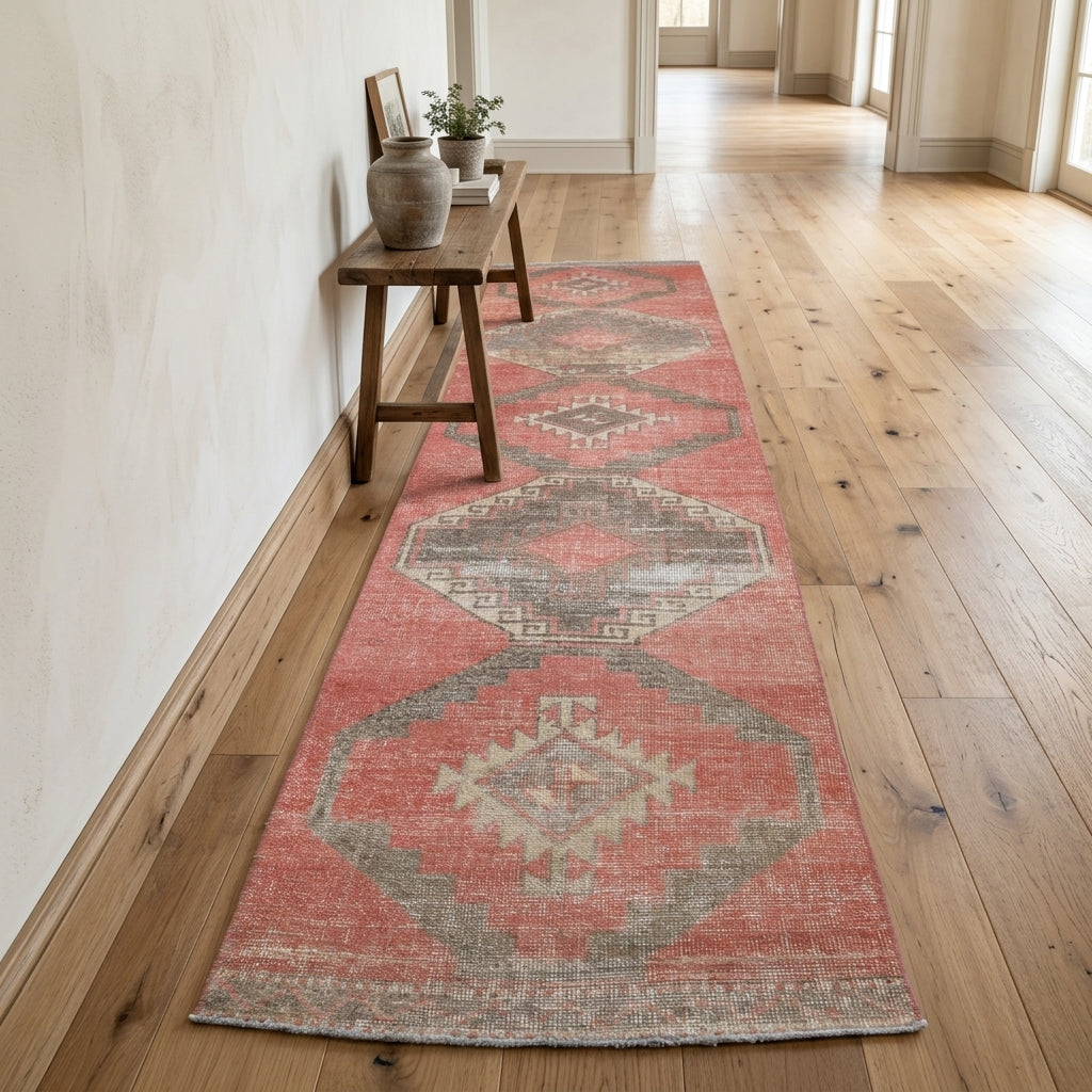 Tribal pattern on the Melisisik vintage runner rug – handmade in Anatolia, Turkey