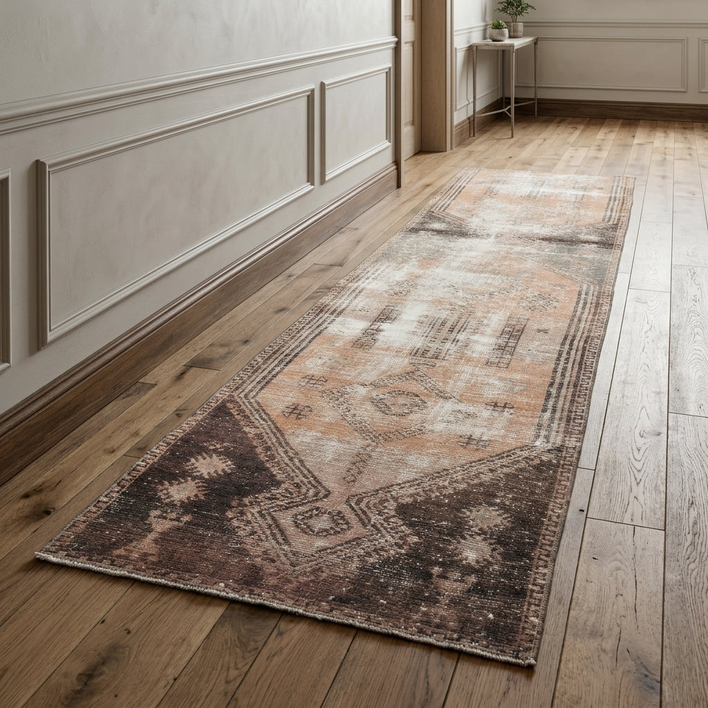 Oriental pattern on the Meleksu vintage runner rug – handmade in Anatolia, Turkey