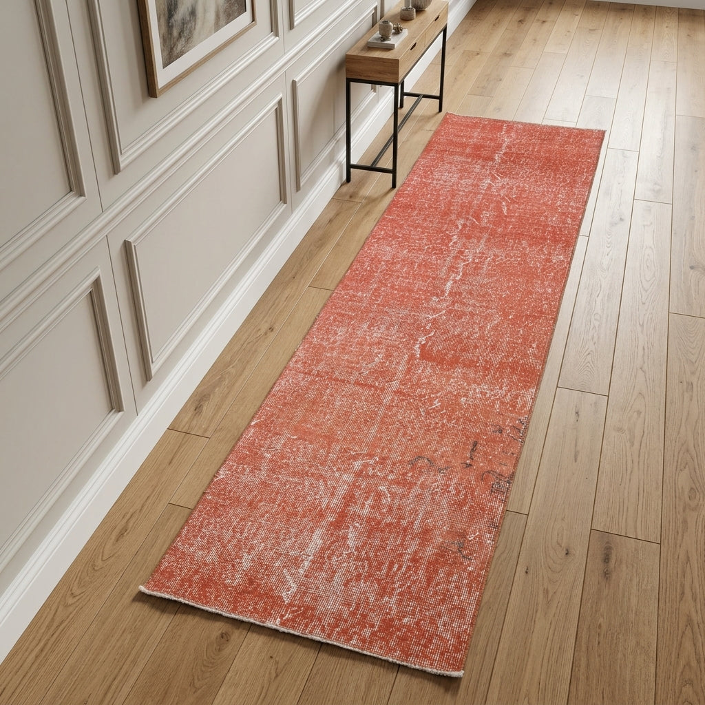 Solid pattern on the Melahatgul vintage runner rug – handmade in Anatolia, Turkey