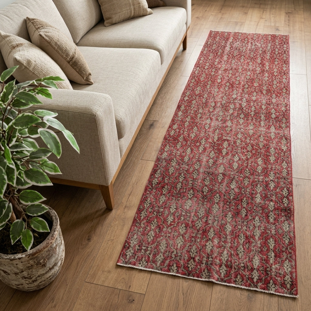 Damask pattern on the Kadifemelek vintage runner rug – handmade in Anatolia, Turkey