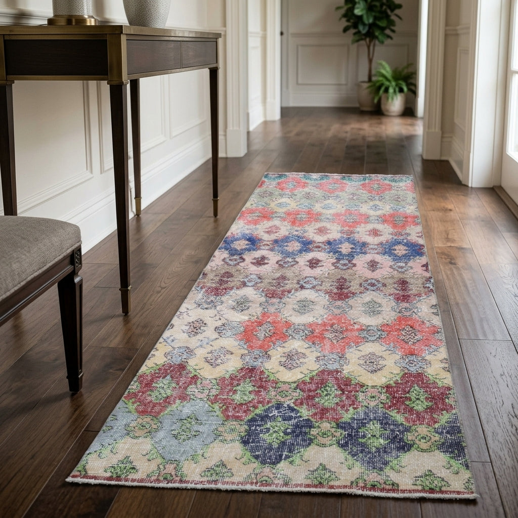 Ikat pattern on the Hedythea retro vintage runner rug – handmade in Anatolia, Turkey