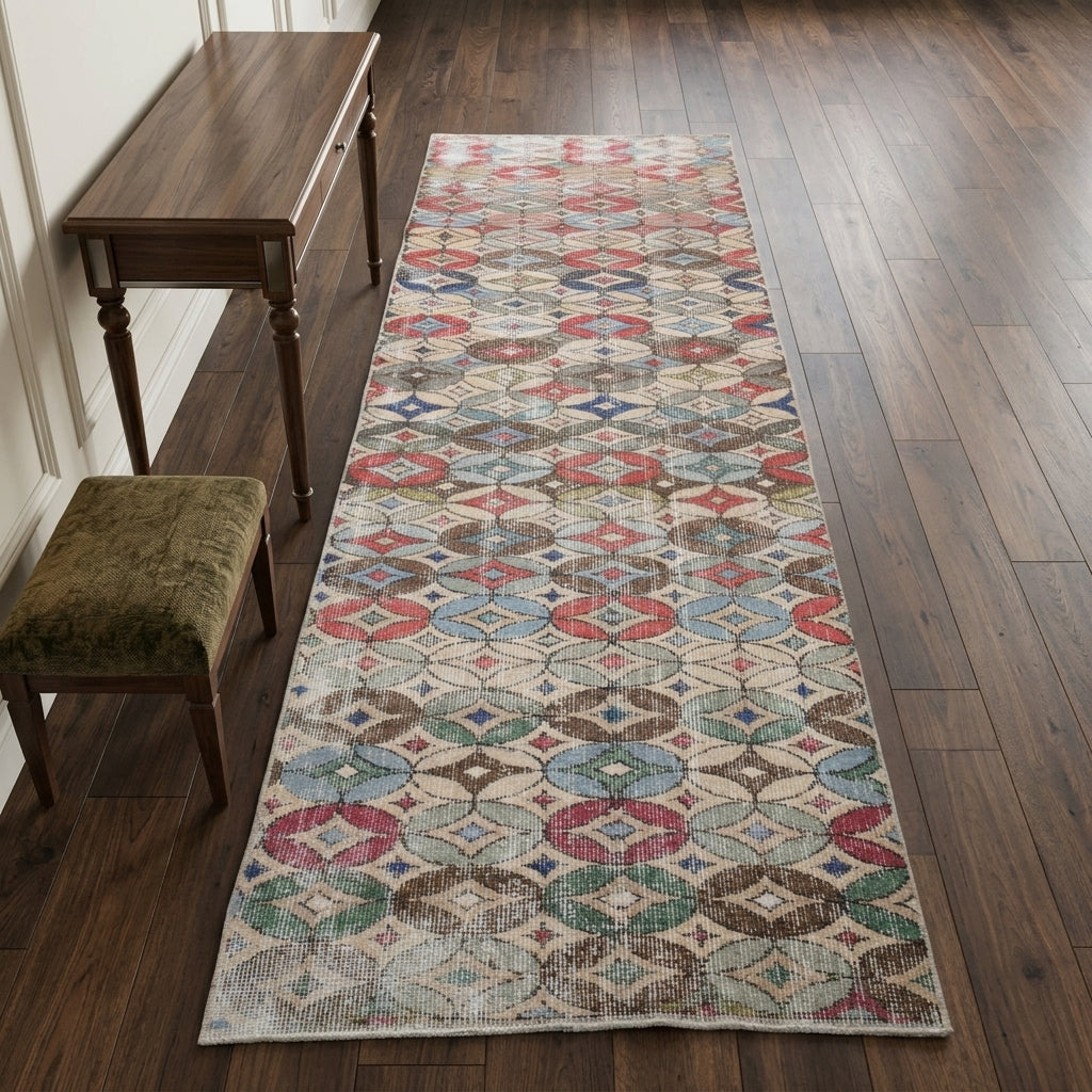 Checkered pattern on the Hedyphyllis retro vintage runner rug – handmade in Anatolia, Turkey