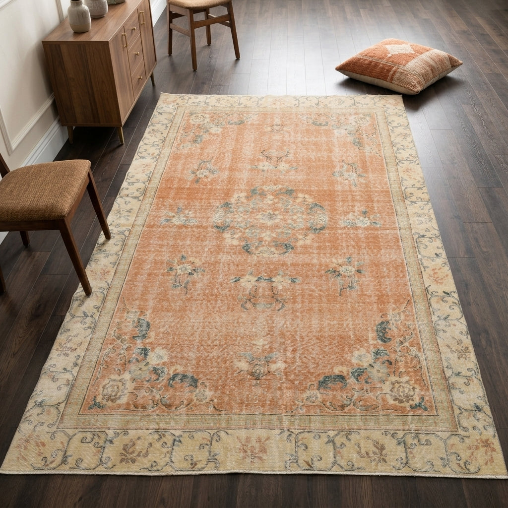 Oriental pattern on the Ravzagul vintage area rug – handmade in Anatolia, Turkey