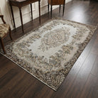 Oriental pattern on the Ebrusema vintage area rug – handmade in Anatolia, Turkey
