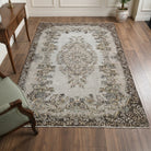 Oriental pattern on the Ebrusema vintage area rug – handmade in Anatolia, Turkey