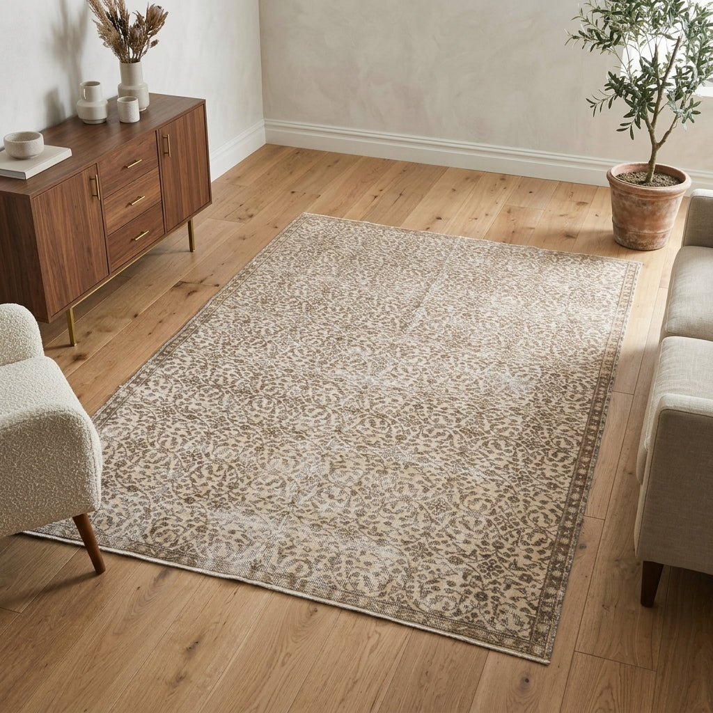 Floral pattern on the Melisperi vintage area rug – handmade in Anatolia, Turkey