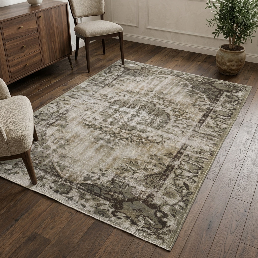 Oriental pattern on the Sevdaban vintage area rug – handmade in Anatolia, Turkey