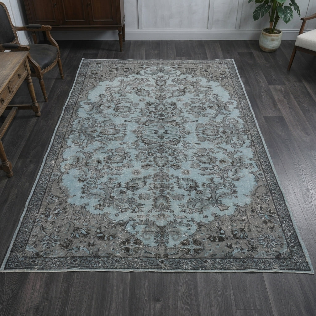 Oriental pattern on the Thalophona vintage area rug – handmade in Anatolia, Turkey