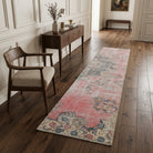 Oriental pattern on the Gumusisik vintage runner rug – handmade in Anatolia, Turkey
