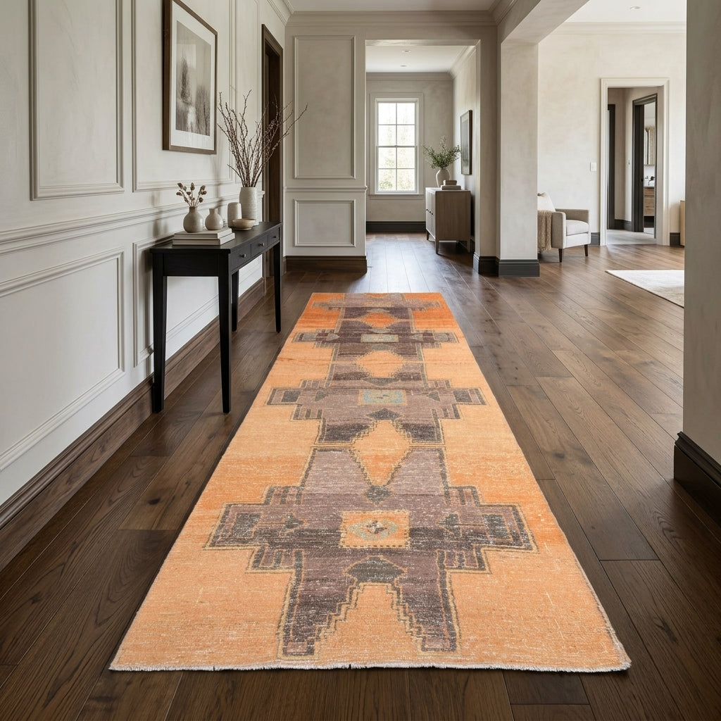 Geometric pattern on the Tubaefruz vintage runner rug – handmade in Anatolia, Turkey