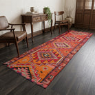 Oriental pattern on the Euzoe vintage runner rug – handmade in Anatolia, Turkey