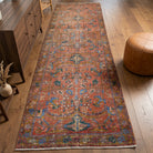 Floral pattern on the Lysianassa vintage runner rug – handmade in the Persian region