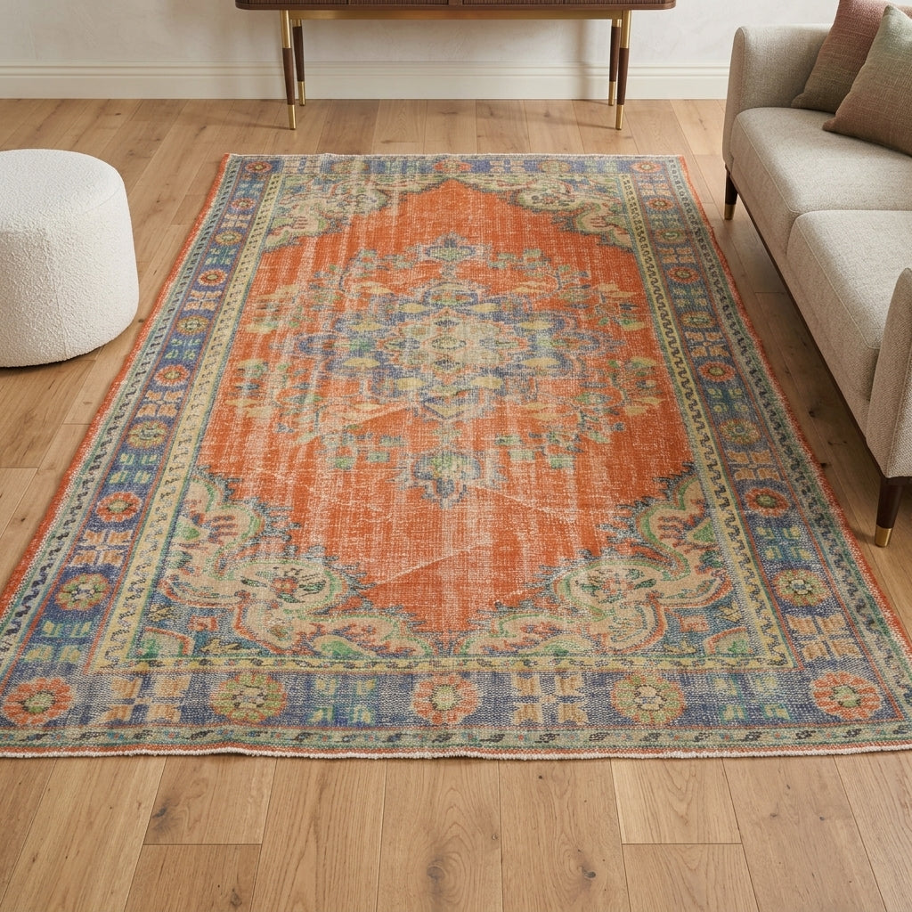 Oriental pattern on the Melitaura vintage area rug – handmade in Anatolia, Turkey