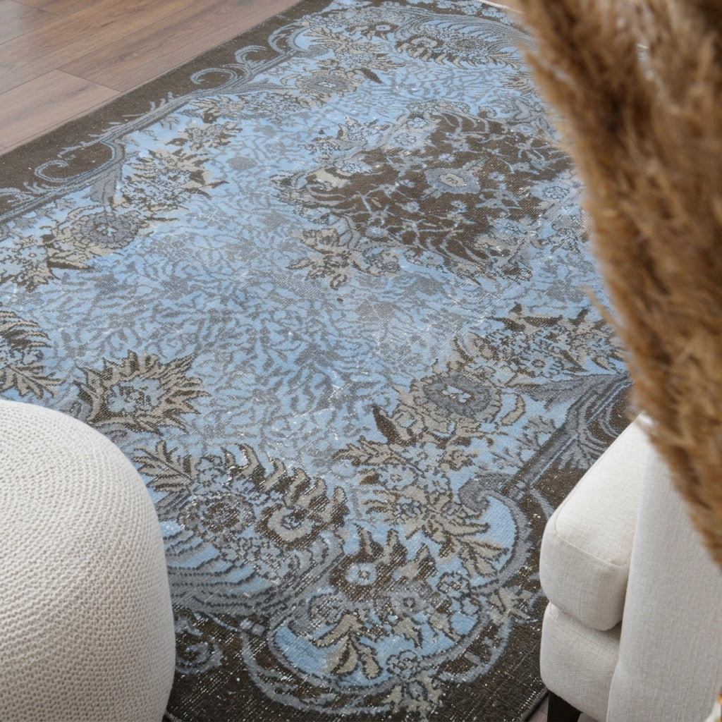 Oriental pattern on the Nausomira vintage area rug – handmade in Anatolia, Turkey
