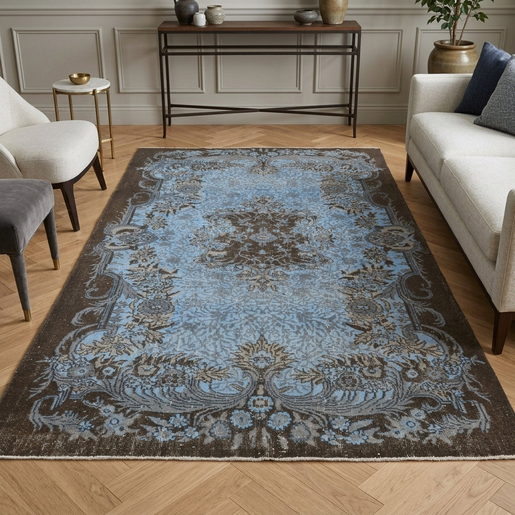 Oriental pattern on the Nausomira vintage area rug – handmade in Anatolia, Turkey