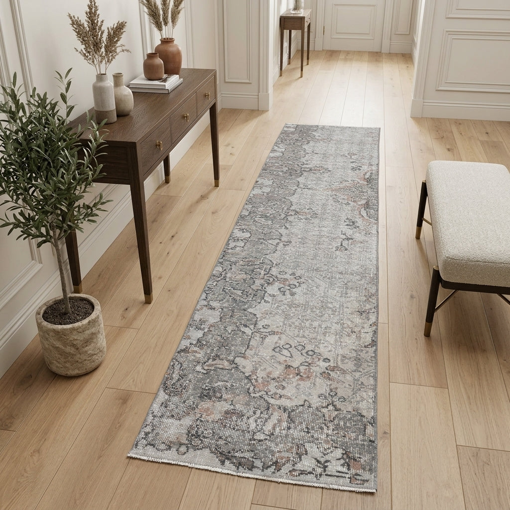Floral pattern on the Nikothea vintage runner rug – handmade in Anatolia, Turkey