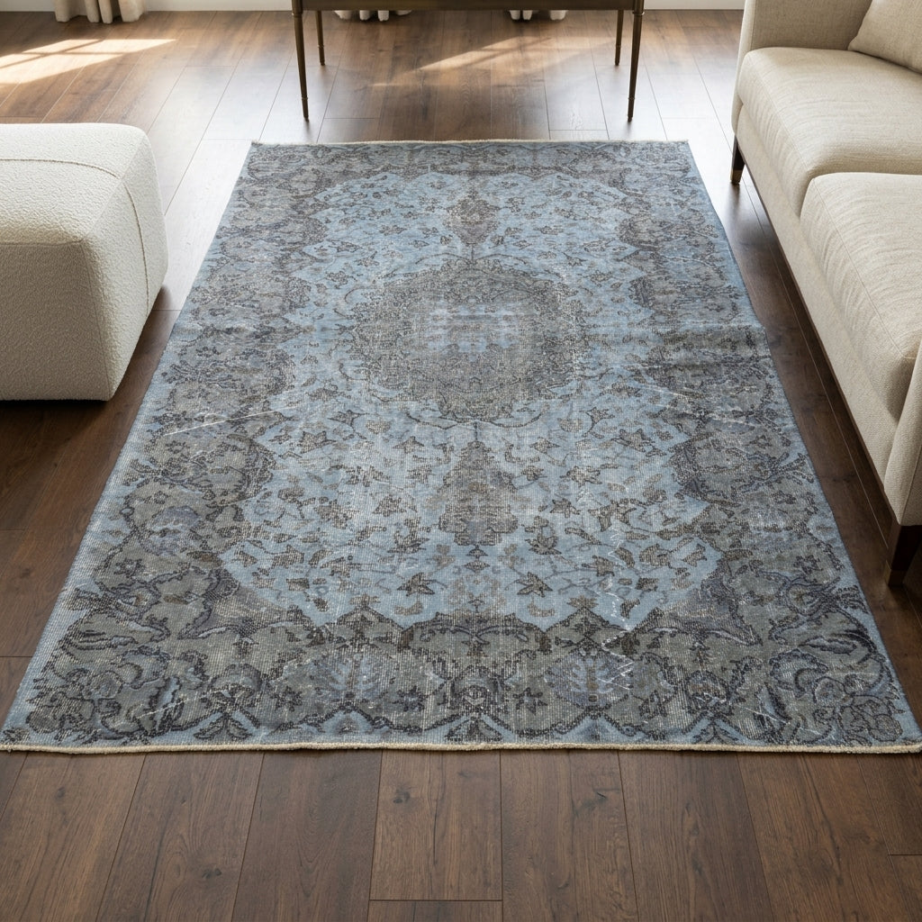 Oriental pattern on the Erasidora vintage area rug – handmade in Anatolia, Turkey
