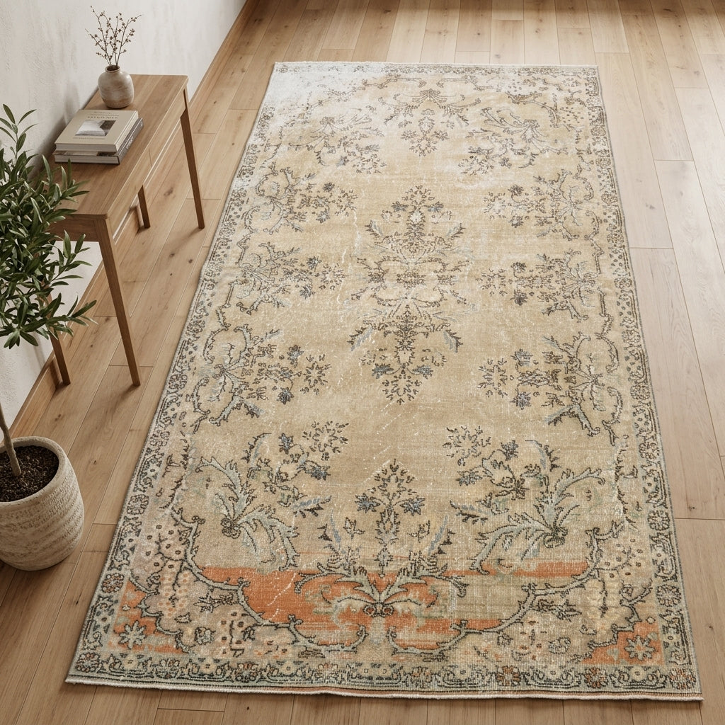 Oriental pattern on the Reyhanisin vintage area rug – handmade in Anatolia, Turkey