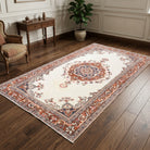Oriental pattern on the Gunel vintage area rug – handmade in Anatolia, Turkey