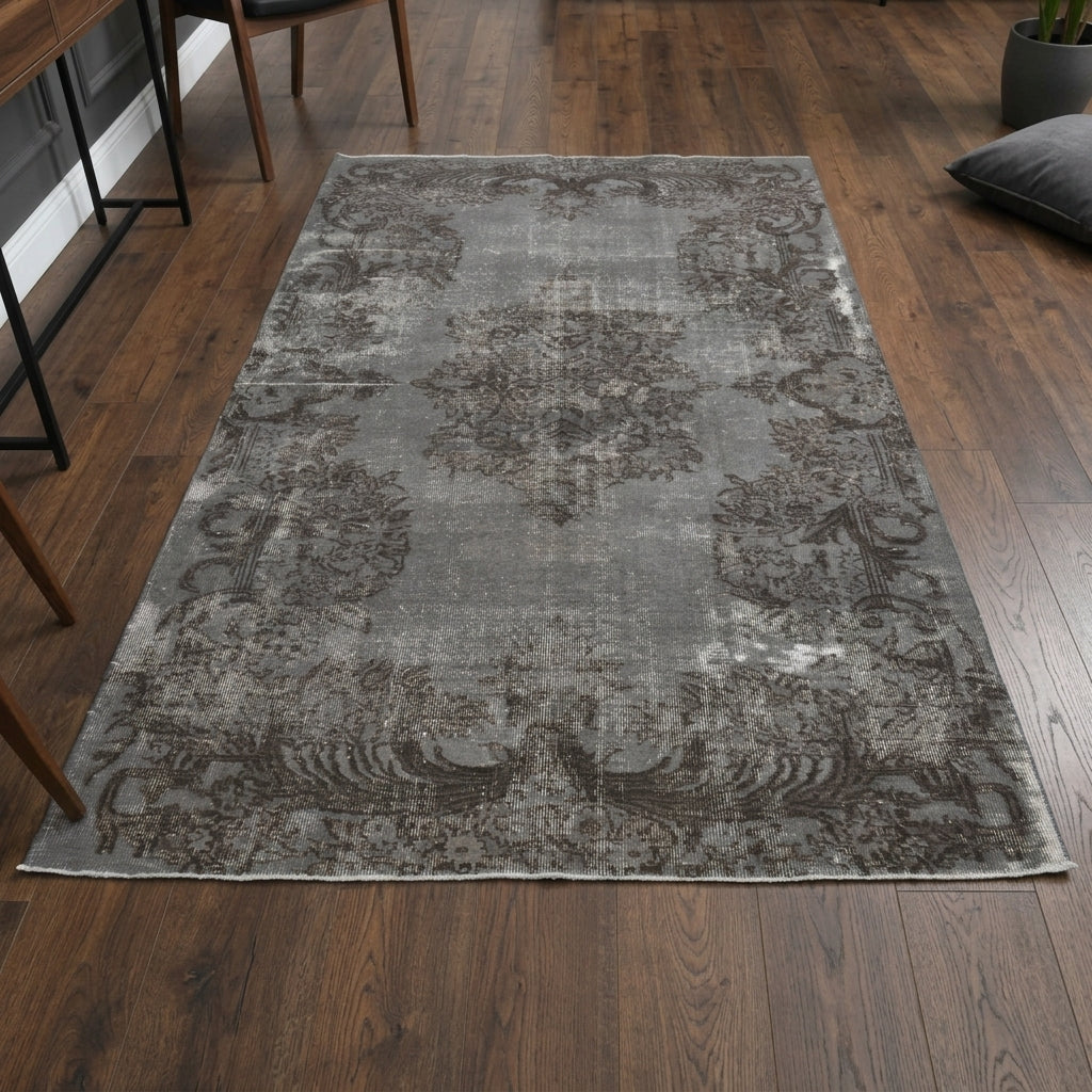 Oriental pattern on the Duygunaz vintage area rug – handmade in Anatolia, Turkey