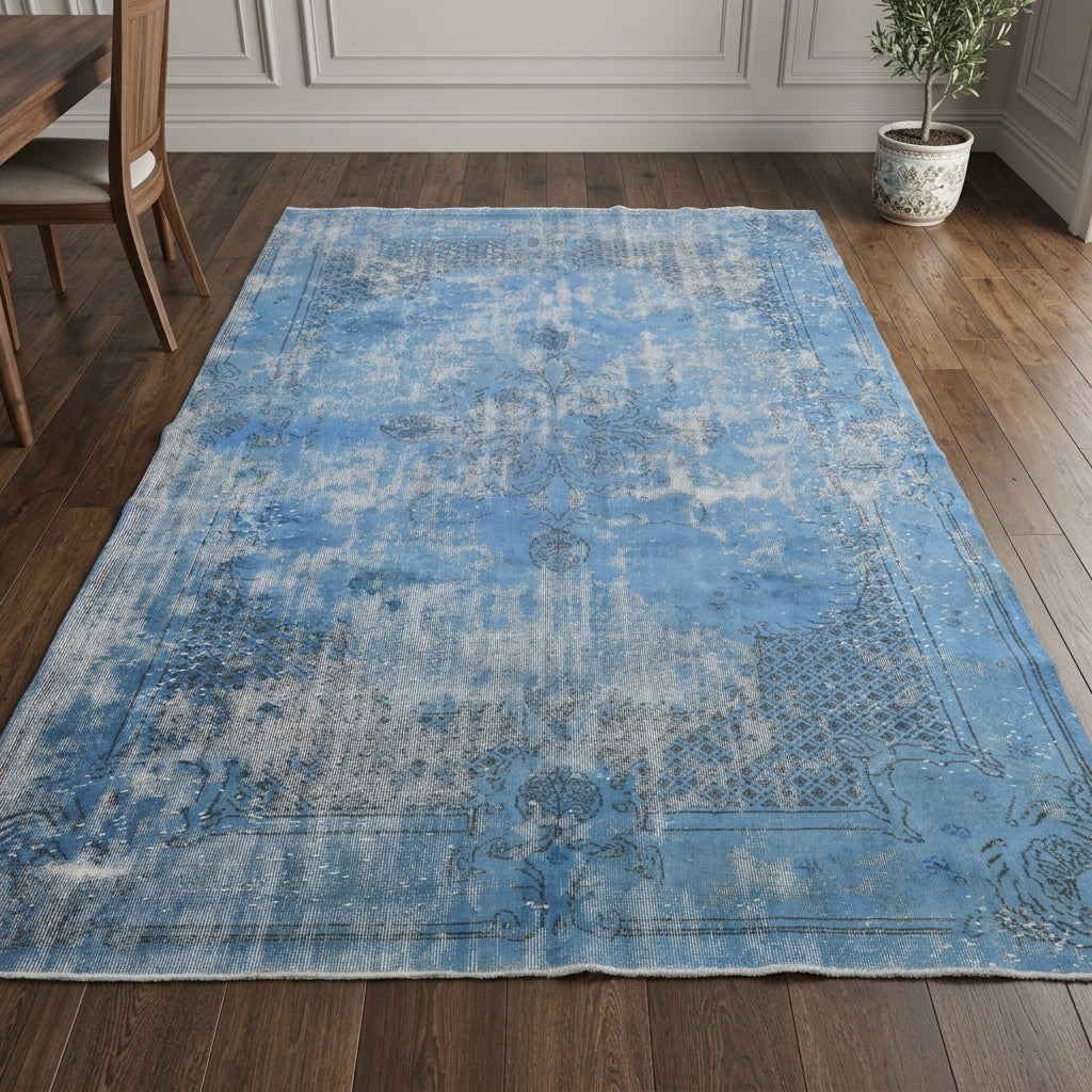 Solid pattern on the Eurhoda distressed vintage area rug – handmade in Anatolia, Turkey