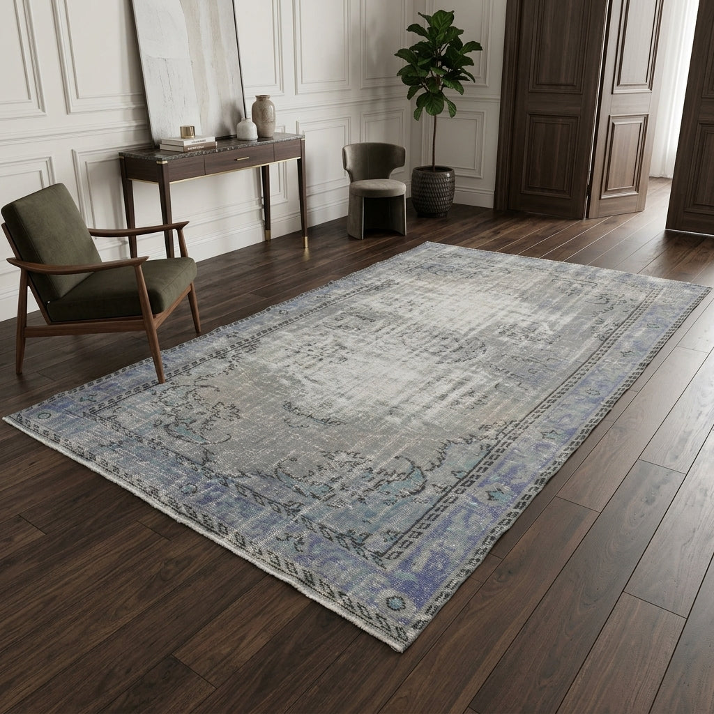 Oriental pattern on the Galenodora distressed vintage area rug – handmade in Anatolia, Turkey