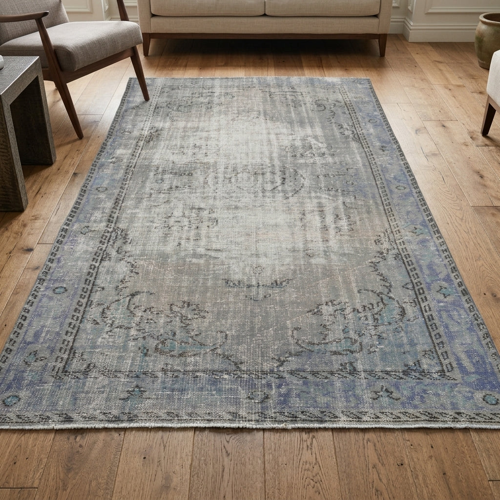 Oriental pattern on the Galenodora distressed vintage area rug – handmade in Anatolia, Turkey