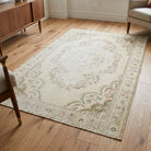 Oriental pattern on the Hosyarnaz vintage area rug – handmade in Anatolia, Turkey