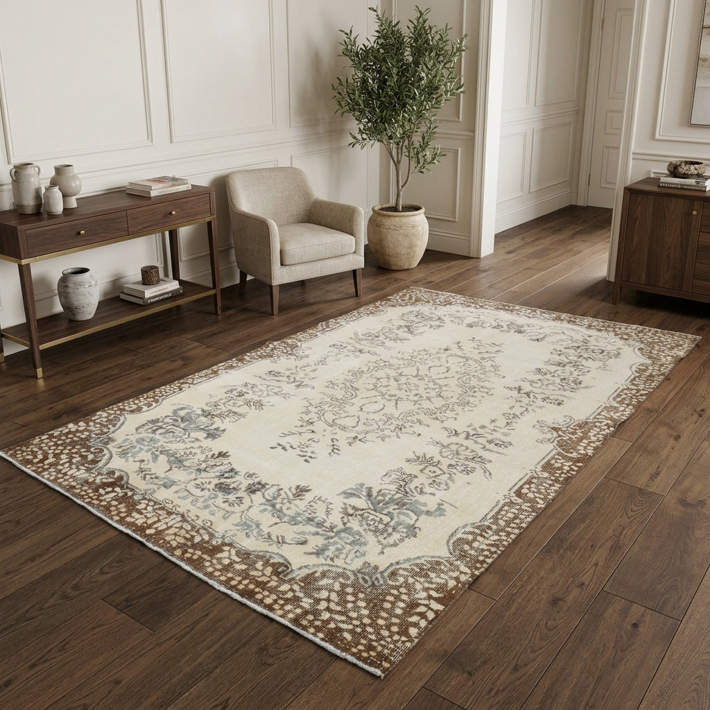 Oriental pattern on the Kirazdeniz vintage area rug – handmade in Anatolia, Turkey